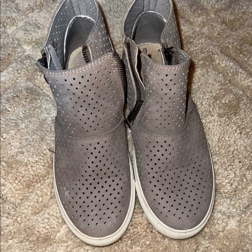 Size 8 platform high top sneakers